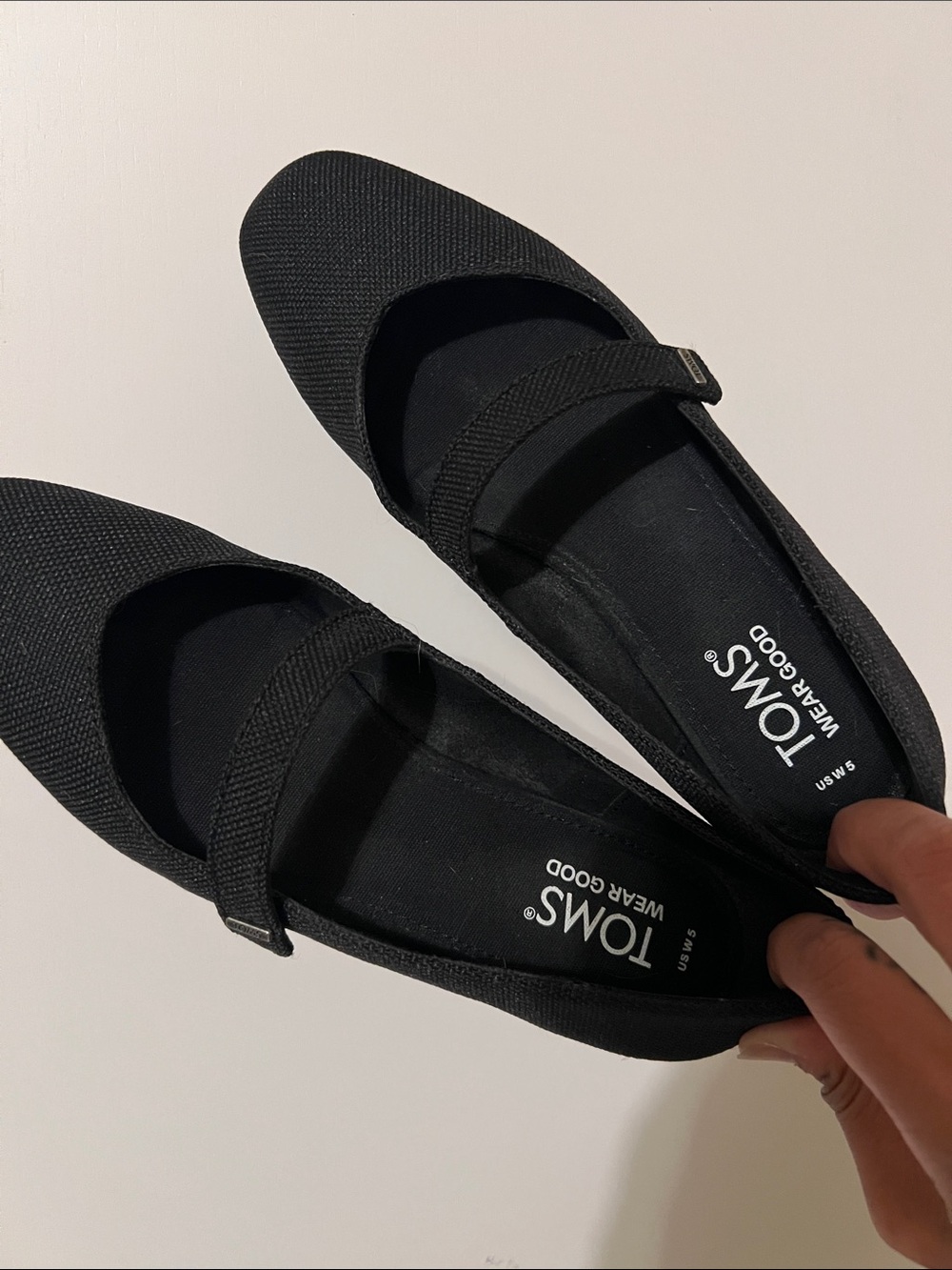 TOMS Women’s size 5 Black Mary Jane Canvas Flats with Strap